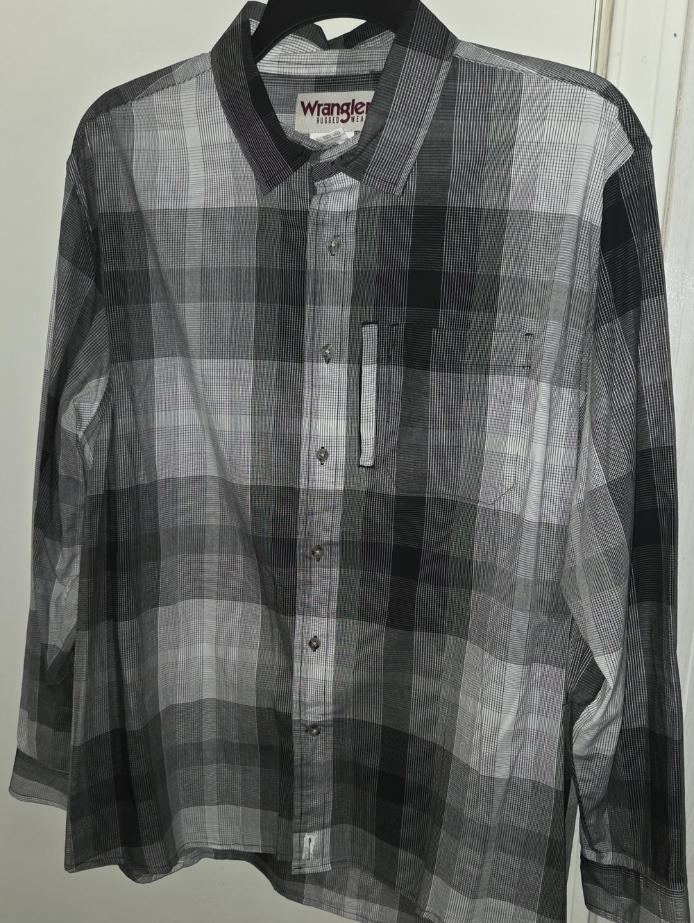 Wrangler Black and Gray Plaid Long-Sleeve Button-Down Shirt
